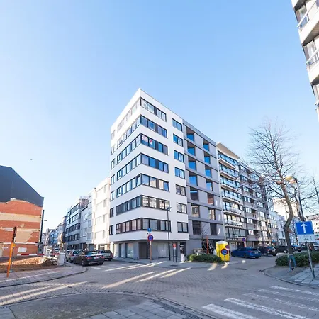 Апартаменты Bright Cosy Corner & Free Parking